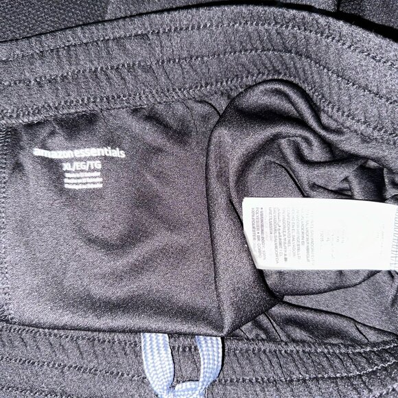 Like New Amazon Essential Shorts XL - Picture 3 of 3